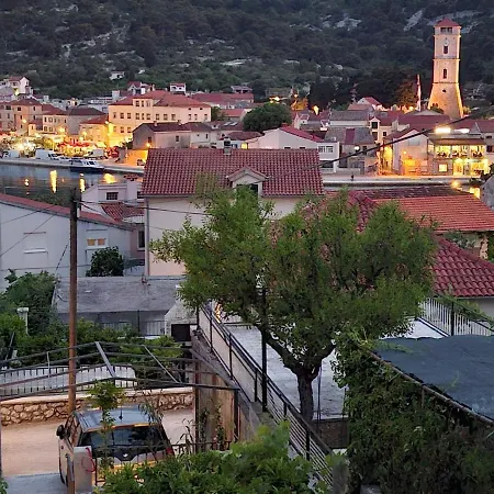 Vikendica U Danice - *