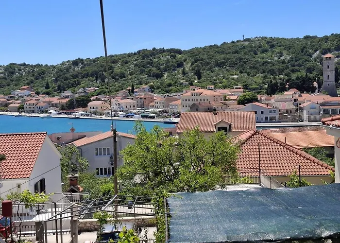 Vikendica U Danice - *